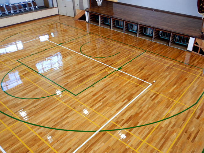 体育館の研磨樹脂塗装ライン引き施工事例