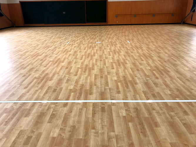 ビニル床シートのライン引き