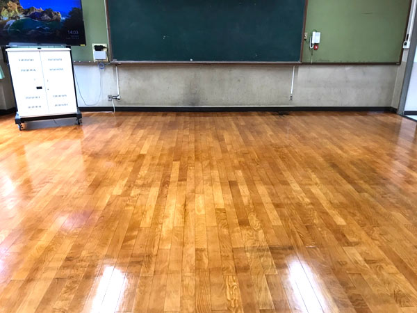 倉庫から教室へウレタン床研磨再生施工事例
